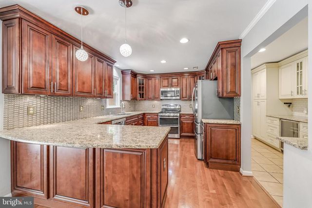 11618 HOLLY BRIAR LN, Great Falls, VA 22066