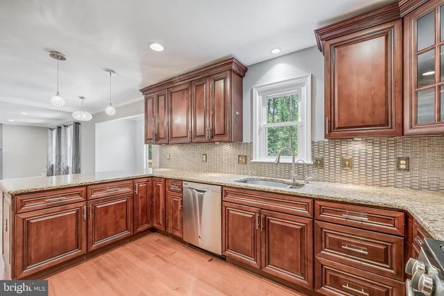 11618 HOLLY BRIAR LN, Great Falls, VA 22066