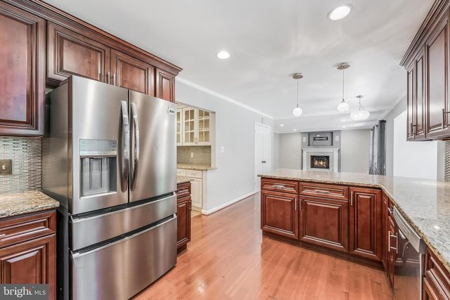 11618 HOLLY BRIAR LN, Great Falls, VA 22066