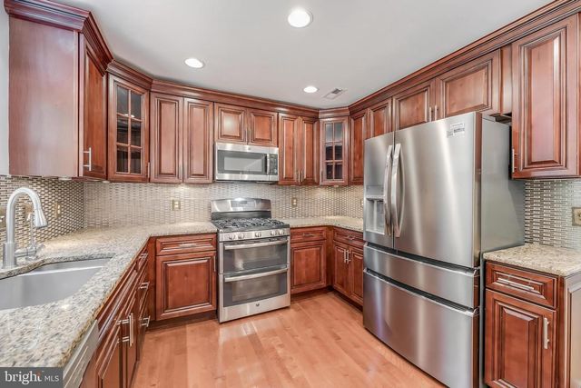 11618 HOLLY BRIAR LN, Great Falls, VA 22066