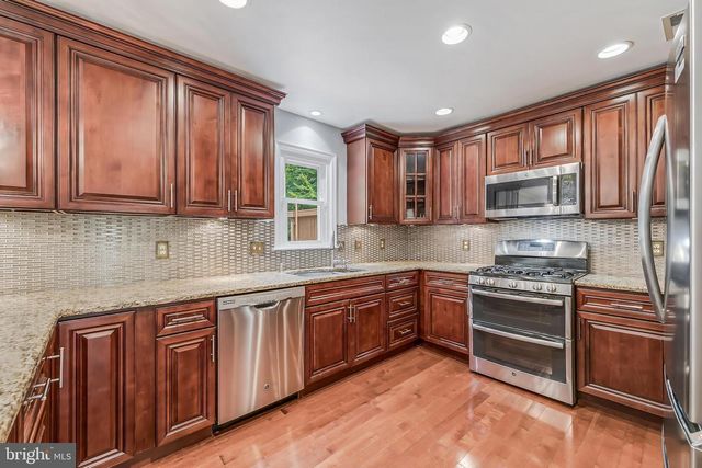 11618 HOLLY BRIAR LN, Great Falls, VA 22066