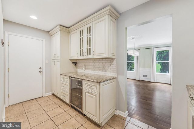 11618 HOLLY BRIAR LN, Great Falls, VA 22066