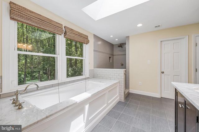 11618 HOLLY BRIAR LN, Great Falls, VA 22066
