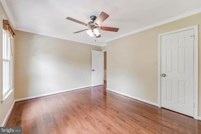 11618 HOLLY BRIAR LN, Great Falls, VA 22066