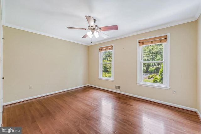 11618 HOLLY BRIAR LN, Great Falls, VA 22066
