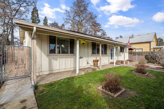 306 SW 3rd Street, Grants Pass, OR 97526