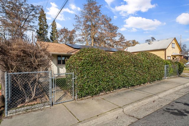 306 SW 3rd Street, Grants Pass, OR 97526