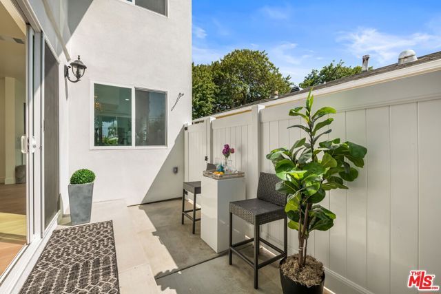 3643 Helms Avenue, Culver City, CA 90232
