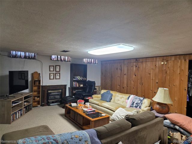 14448 Garden Street, Livonia, MI 48154