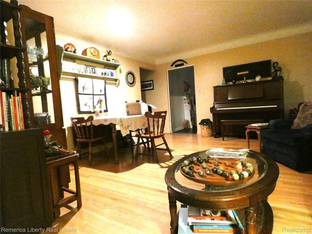 14448 Garden Street, Livonia, MI 48154