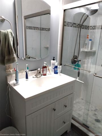 14448 Garden Street, Livonia, MI 48154