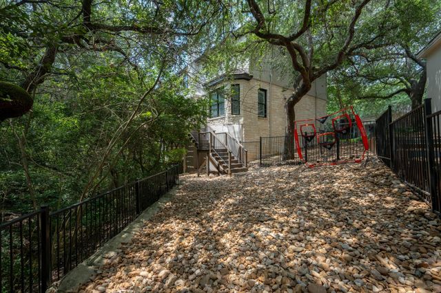 2007 Rue De St Tropez, Austin, TX 78746