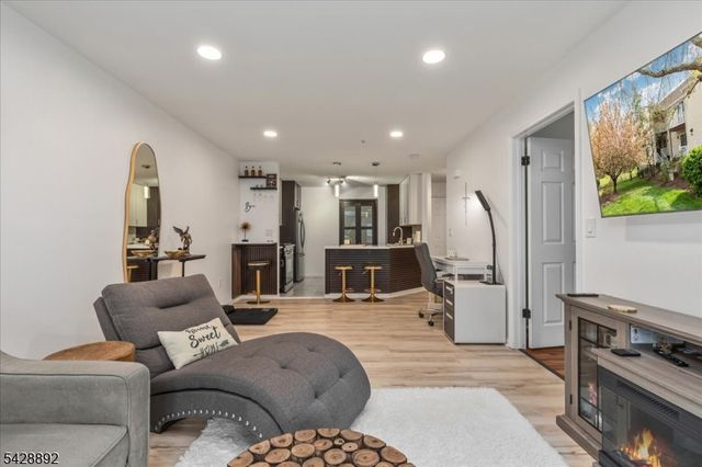 172 Potomac Dr, Bernards Twp., NJ 07920