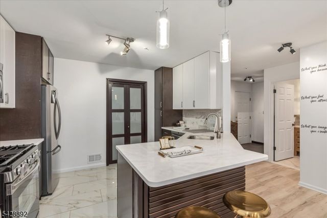 172 Potomac Dr, Bernards Twp., NJ 07920