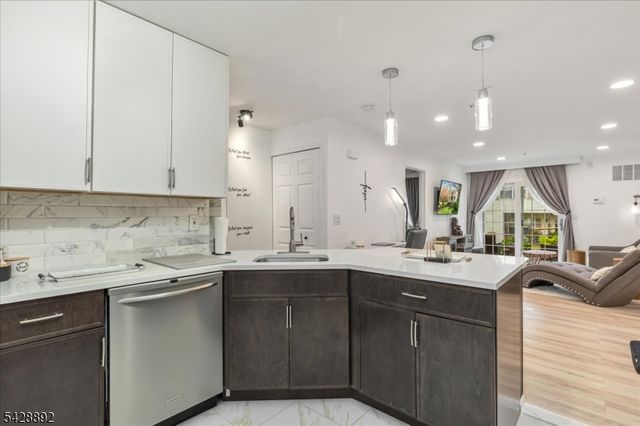 172 Potomac Dr, Bernards Twp., NJ 07920