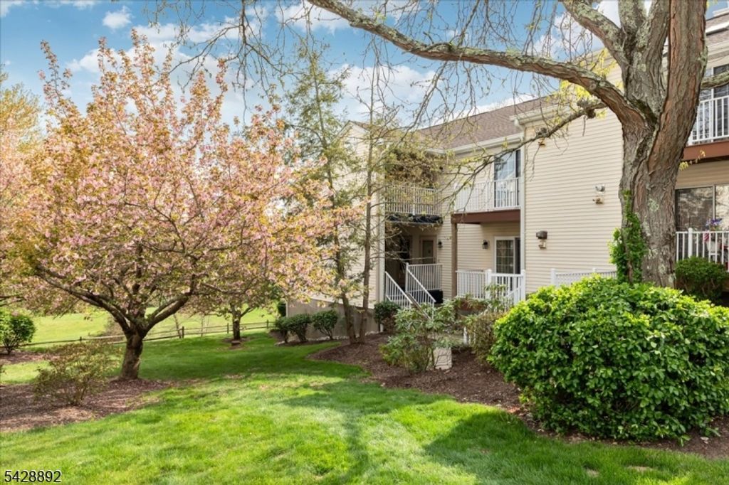 172 Potomac Dr, Bernards Twp., NJ 07920