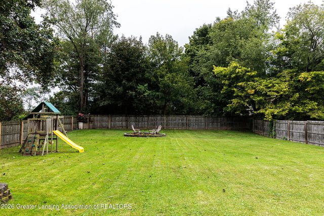 1013 Maycroft Road, Lansing, MI 48917