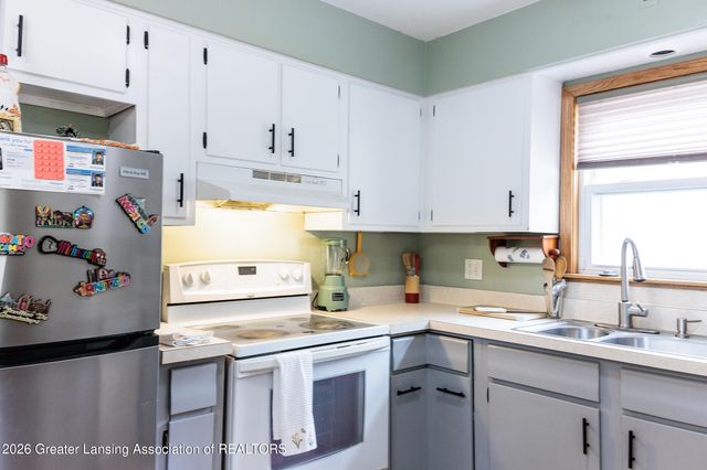 1013 Maycroft Road, Lansing, MI 48917