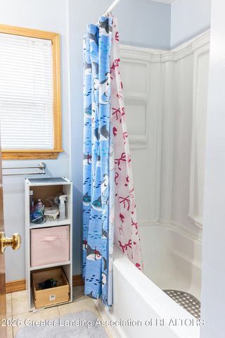 1013 Maycroft Road, Lansing, MI 48917