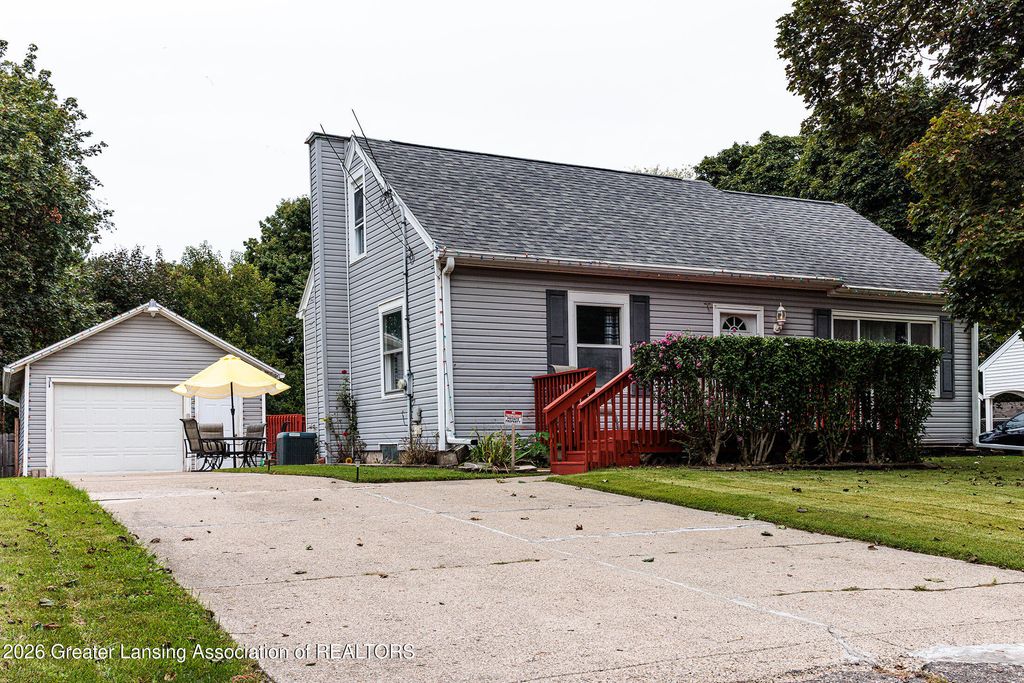 1013 Maycroft Road, Lansing, MI 48917