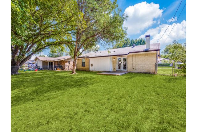 600 Ann Lois Lane, Burleson, TX 76028