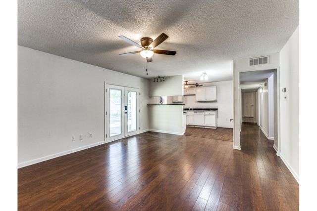 600 Ann Lois Lane, Burleson, TX 76028