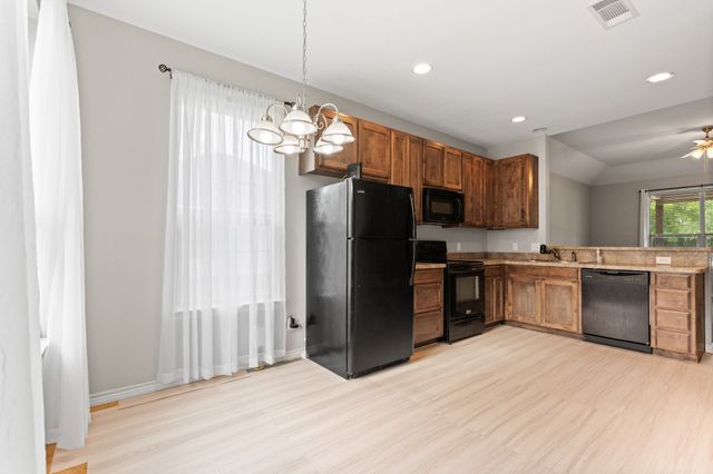 305 S 1st Street, Grandview, TX 76050