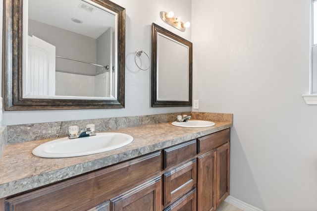 305 S 1st Street, Grandview, TX 76050