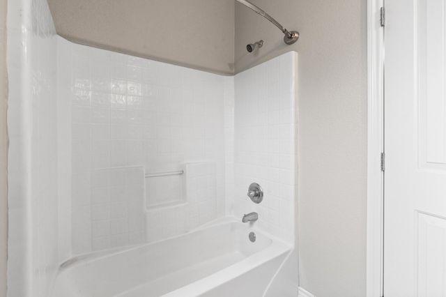 305 S 1st Street, Grandview, TX 76050