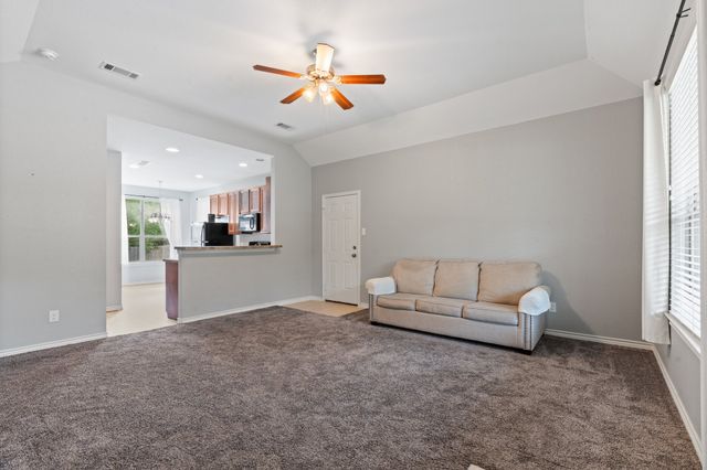 305 S 1st Street, Grandview, TX 76050