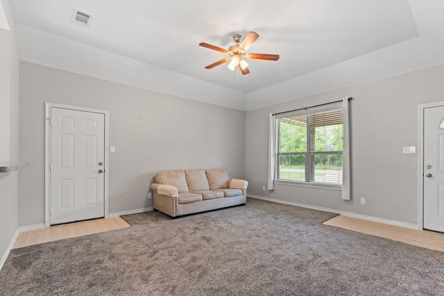 305 S 1st Street, Grandview, TX 76050