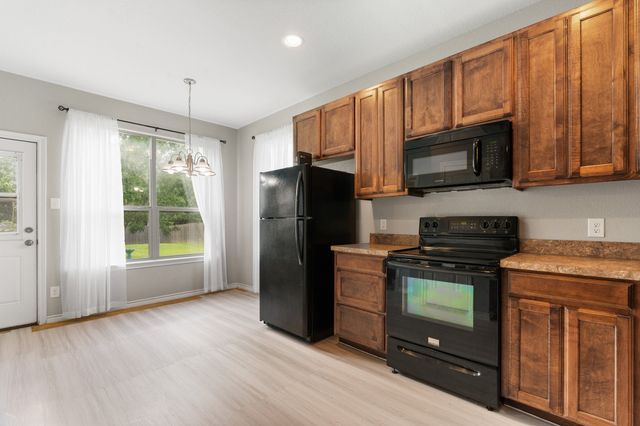 305 S 1st Street, Grandview, TX 76050