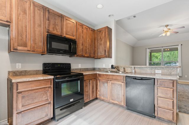 305 S 1st Street, Grandview, TX 76050