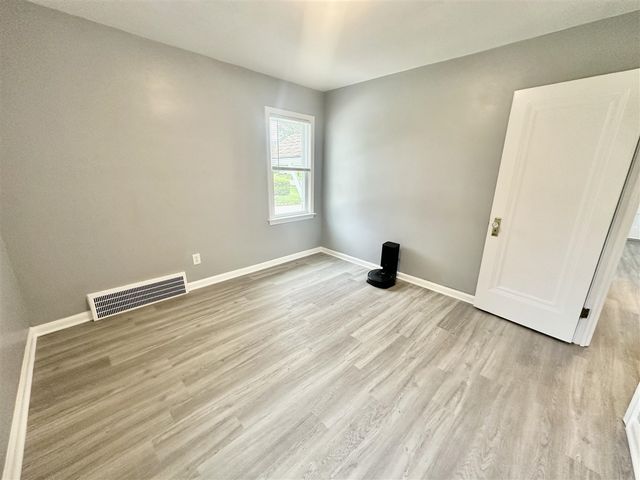 2360 Harvard Road, Berkley, MI 48072