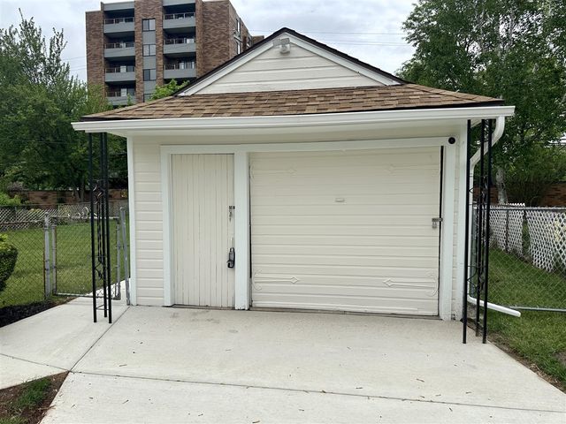 2360 Harvard Road, Berkley, MI 48072