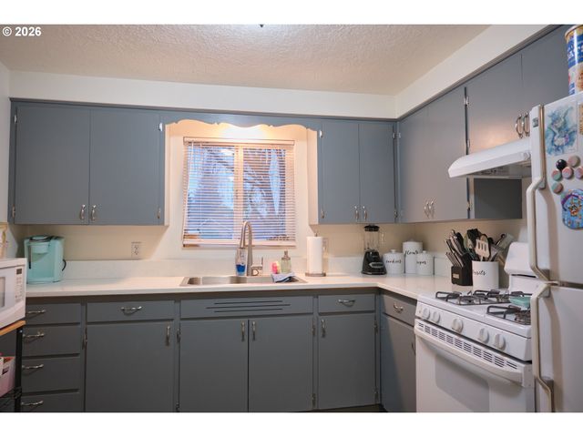 1202 LEO St, Keizer, OR 97303