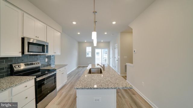 298 WATERCOURSE DR, Ranson, WV 25438