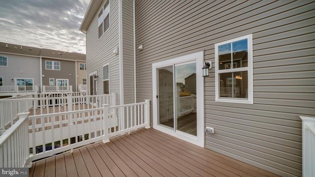 298 WATERCOURSE DR, Ranson, WV 25438