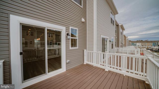 298 WATERCOURSE DR, Ranson, WV 25438