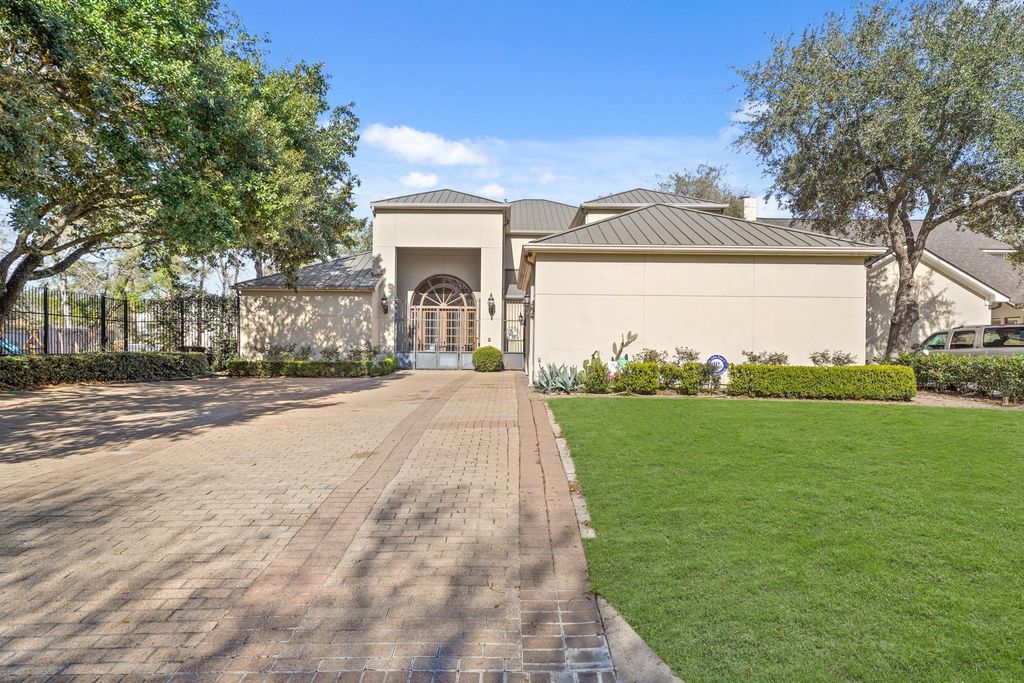 11754 Riverview Drive, Houston, TX 77077