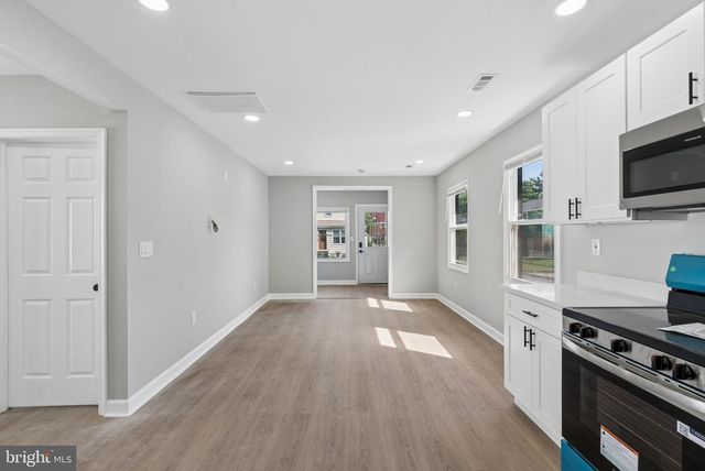 111 OAK ST, Dundalk, MD 21222