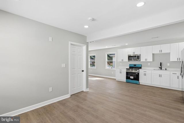 111 OAK ST, Dundalk, MD 21222