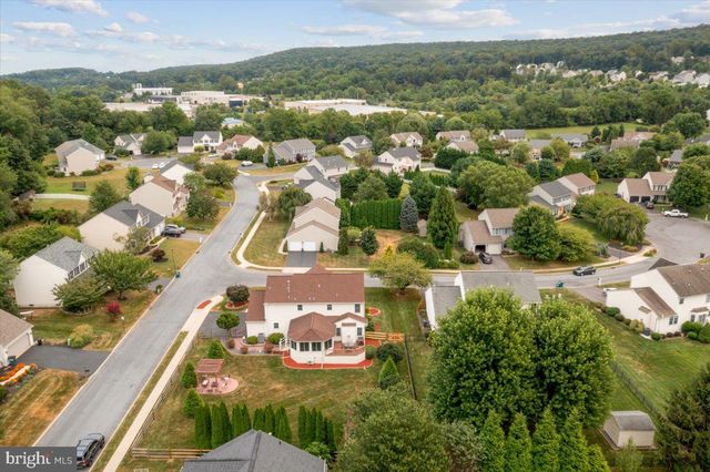 1 INDIAN SPRINGS CT, Morgantown, PA 19543