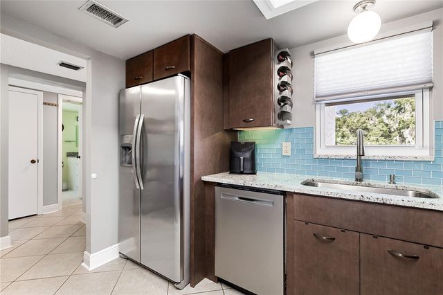 601 N MCDONALD STREET 310, Mount Dora, FL 32757