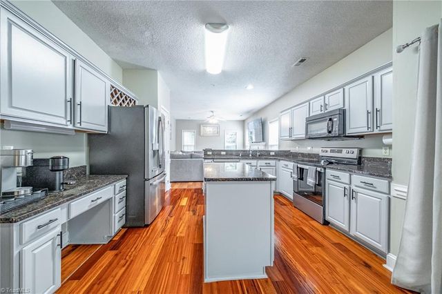 440 Craver Pointe Drive, Clemmons, NC 27012
