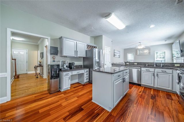 440 Craver Pointe Drive, Clemmons, NC 27012