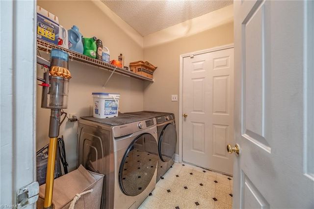 440 Craver Pointe Drive, Clemmons, NC 27012