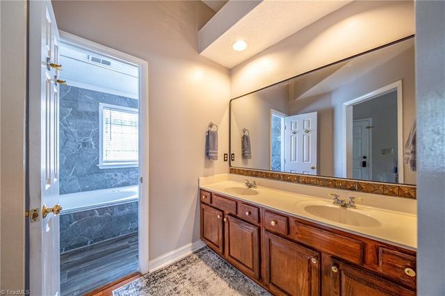 440 Craver Pointe Drive, Clemmons, NC 27012