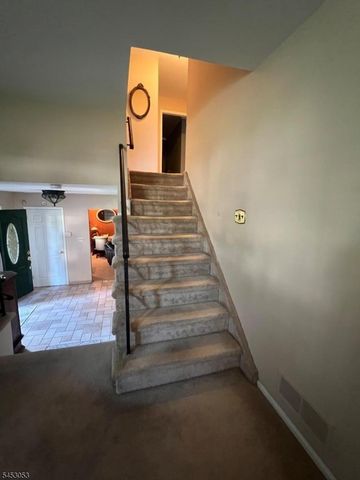 83 Drake Rd, Franklin Twp., NJ 08873