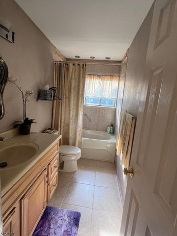 83 Drake Rd, Franklin Twp., NJ 08873